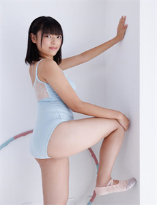 冰上的比基尼女孩